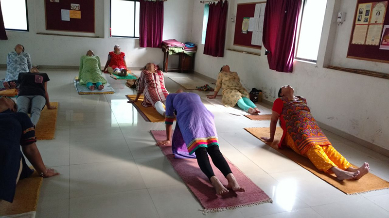 યોગના વર્ગો - કામિની જરીવાળા