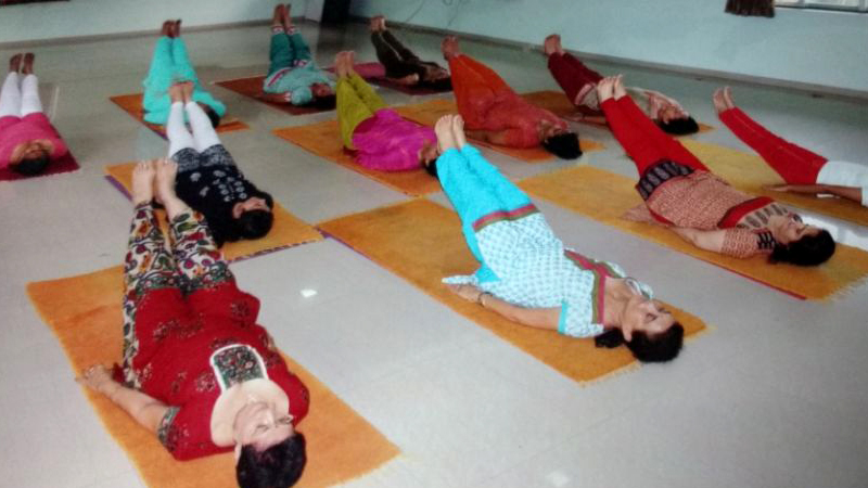 યોગના વર્ગો - કામિની જરીવાળા